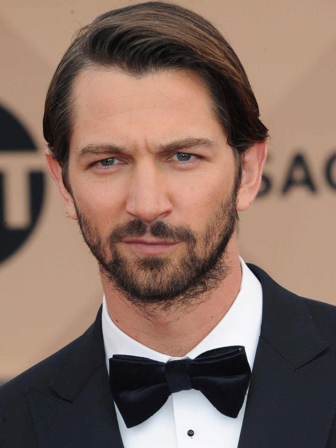 How tall is Michiel Huisman?